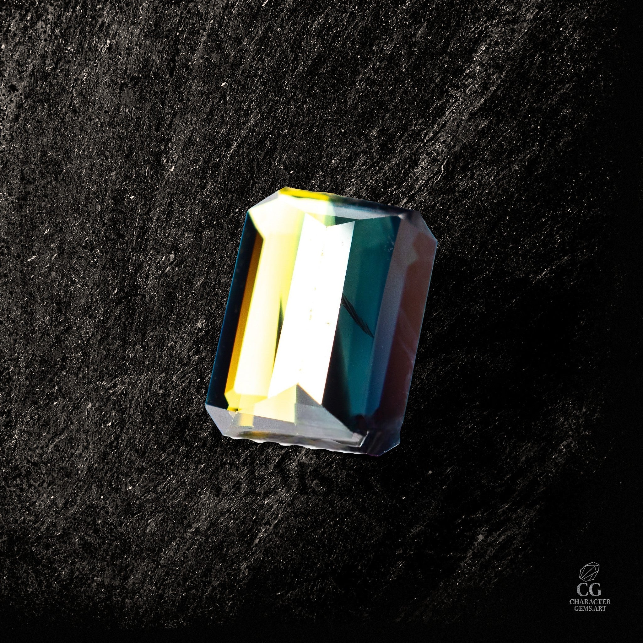 Heller blauer Saphir von Character Gemstones, 2,25 Karat, mit prismatischem Schimmer und klarer Kristallstruktur.