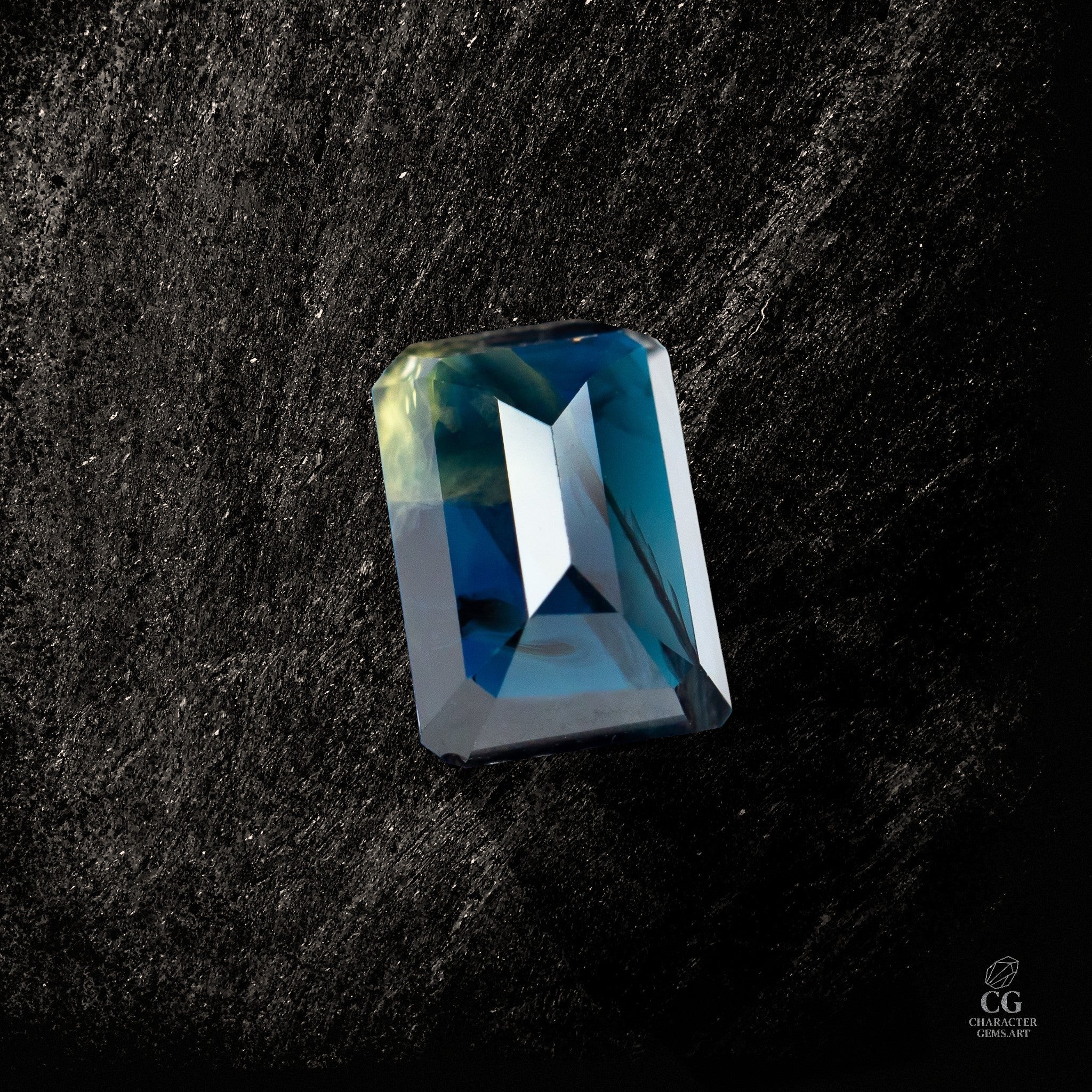 Blauer Abyssal Monolith Saphir von Character Gemstones, 2,45 Karat, mit glatter Oberfläche und tiefem Farbton.