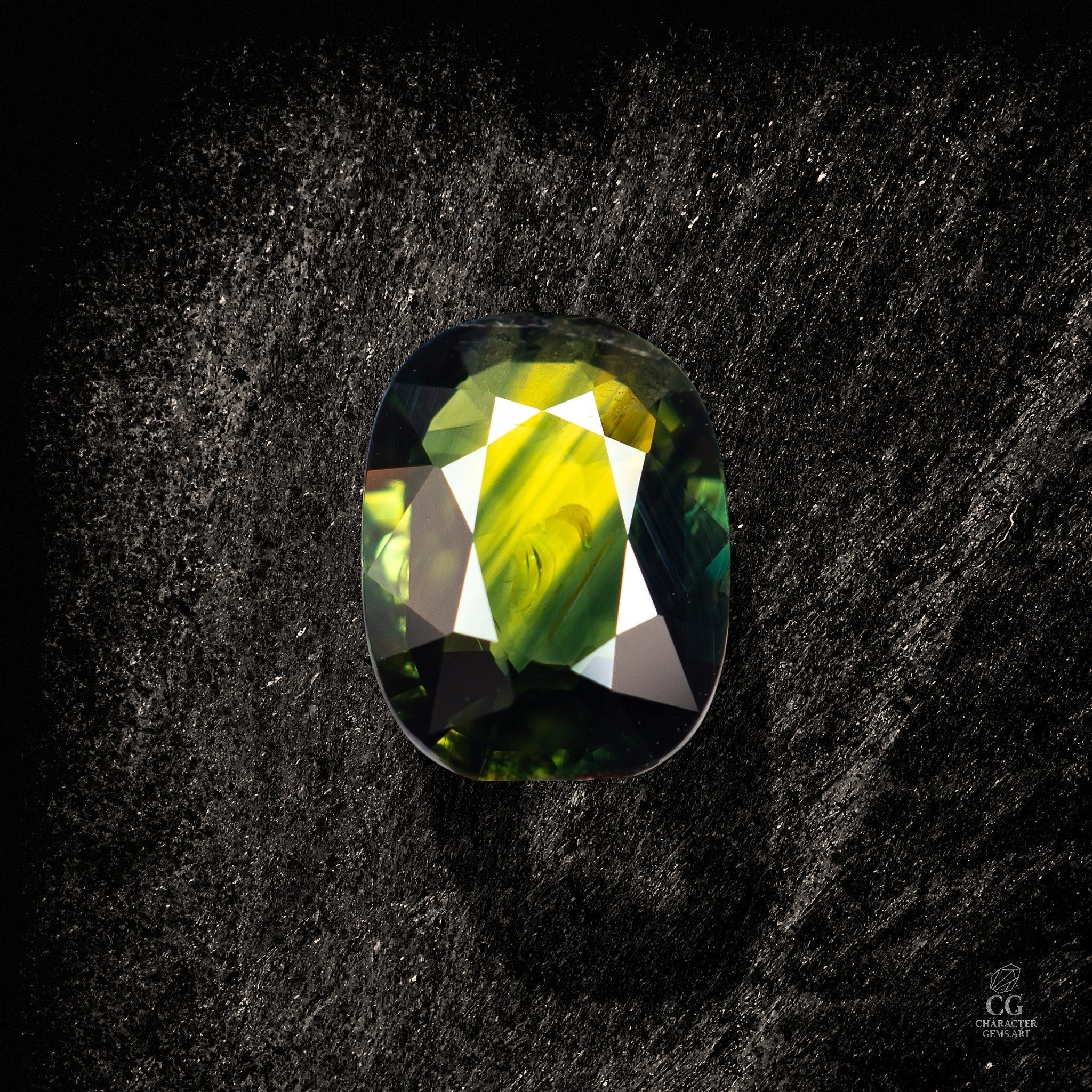 Heller blauer Saphir im Schnitt, 3,24 Karat, von Character Gemstones, mit natürlicher Textur und funkelnder Oberfläche.