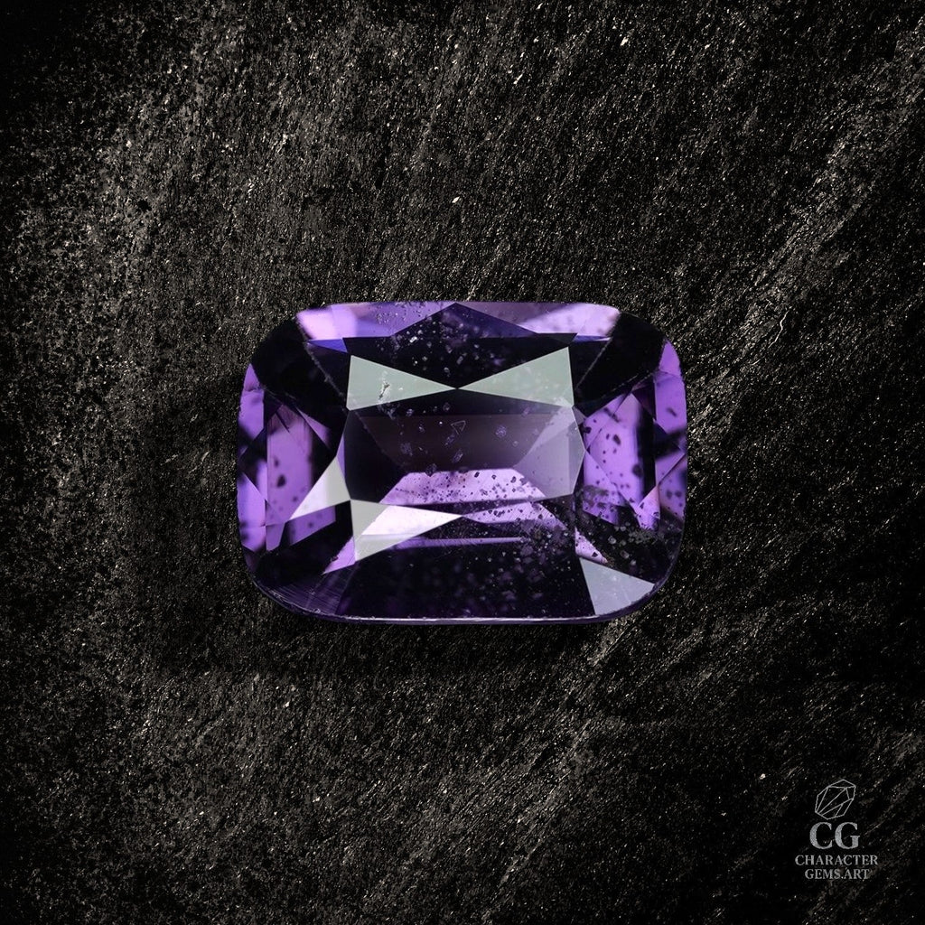 Cosmic Dustfall - violetter Spinell, 2.29ct, character stone