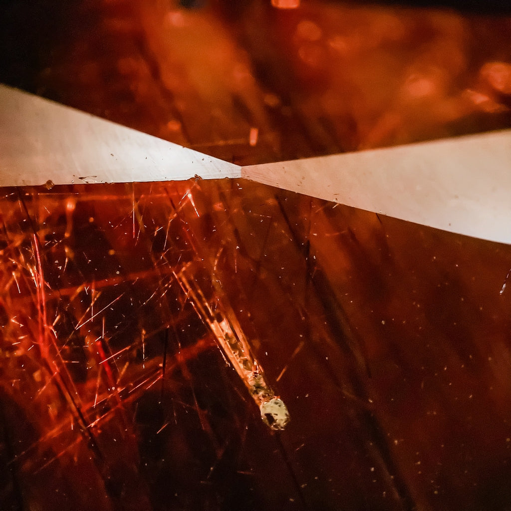 Gilded Veins - Peridot mit ludwigit, pakistan, makrofotografie, inclusion