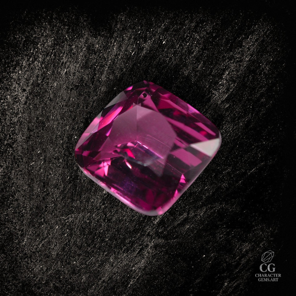 Mahenge Granat 4.01ct Vivid Pink, Seitenansicht