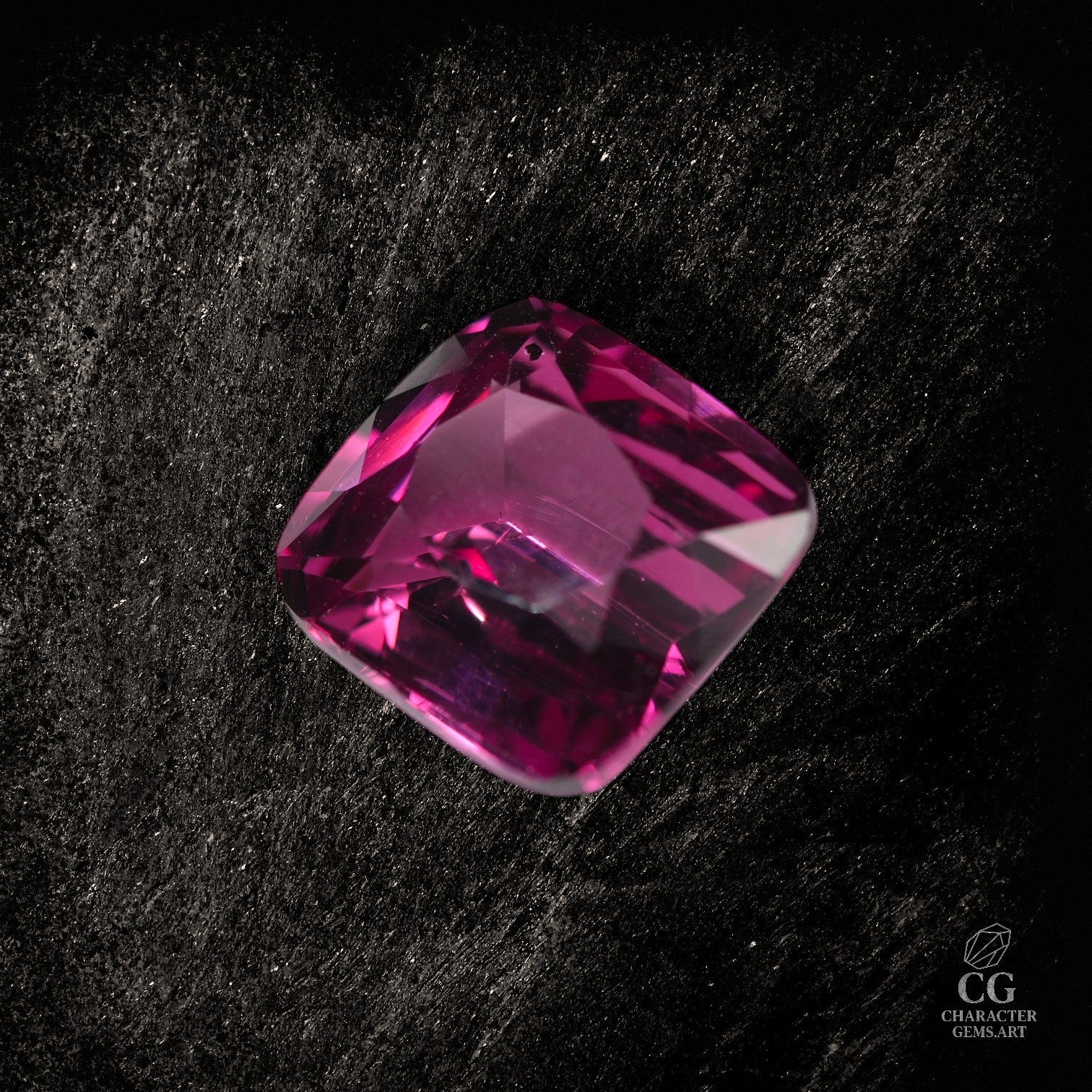 Mahenge Granat 4.01ct Vivid Pink, Seitenansicht