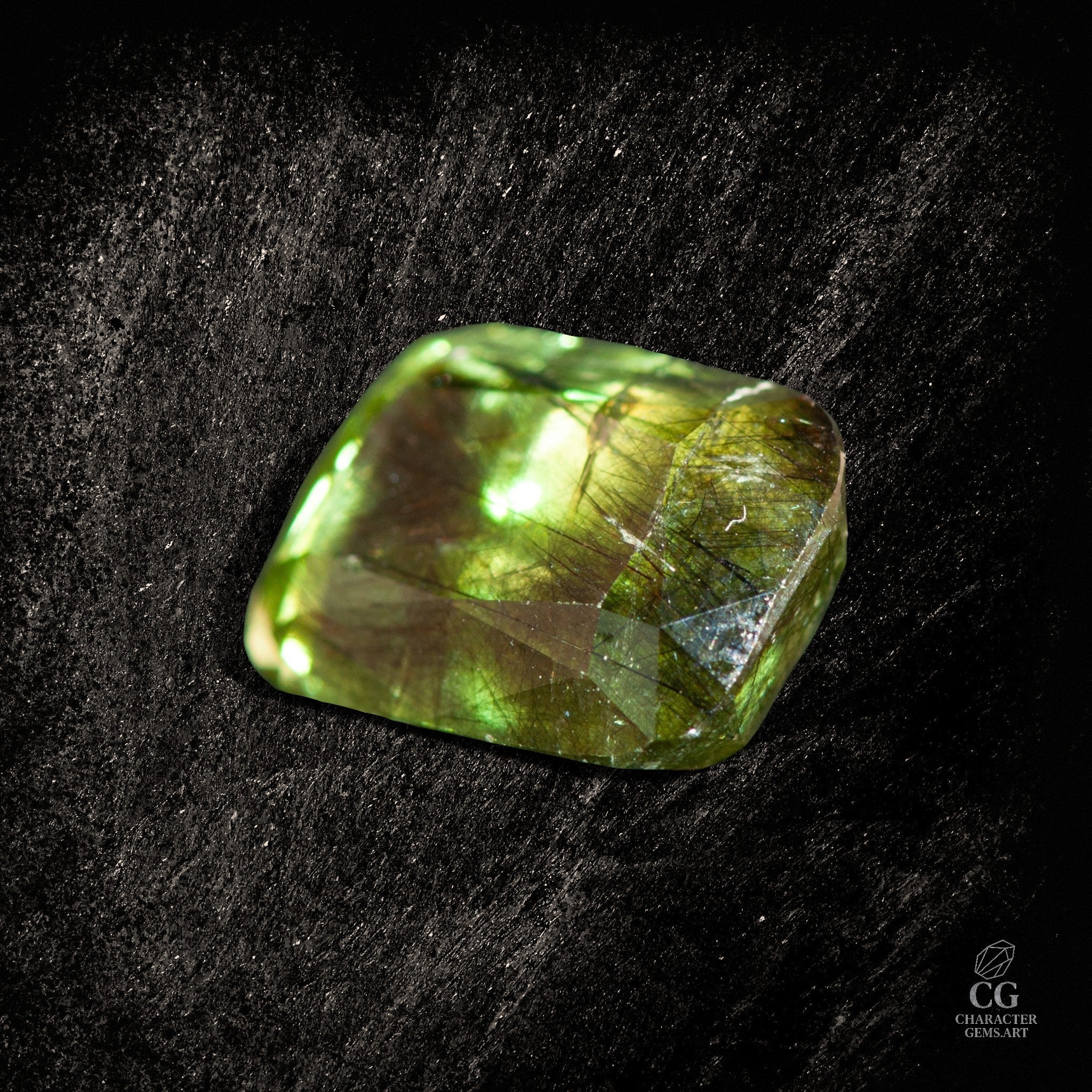 Olivine Driftwood - Character - Gems.art8 - Peridot mit nadelartigen Einschlüssen
