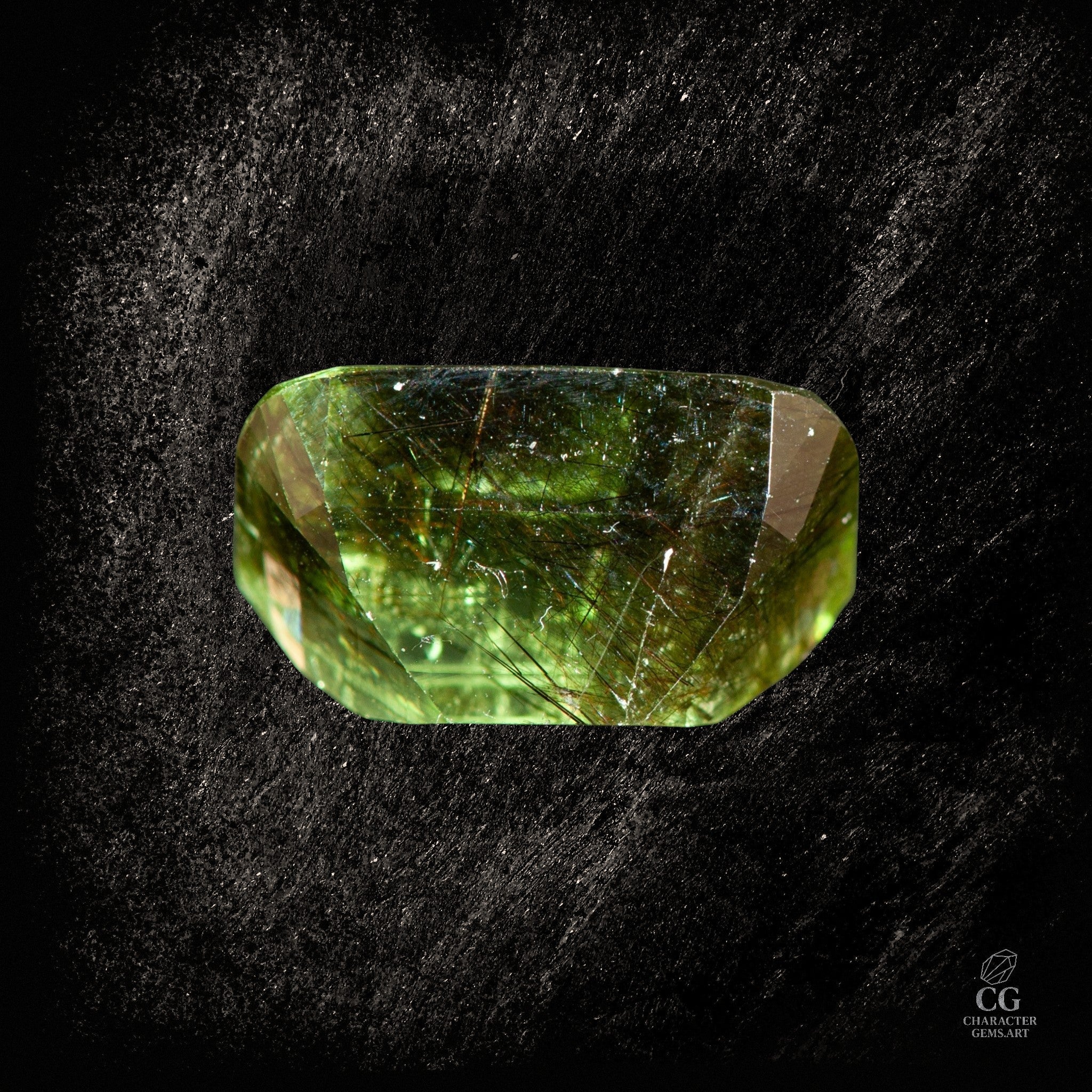 Olivine Driftwood - Character - Gems.art - Peridot mit nadelartigen Einschlüssen