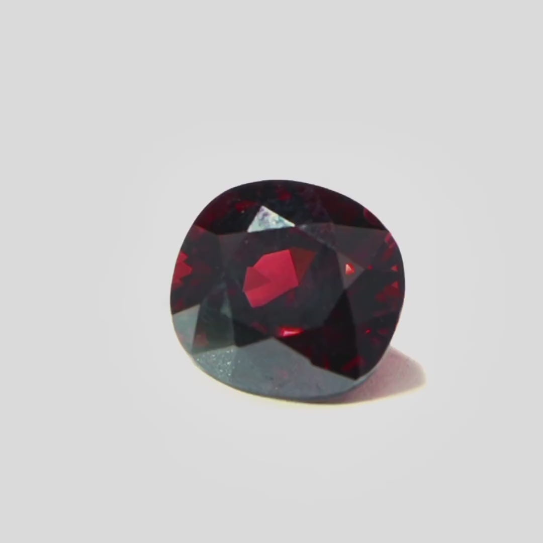 360° Video Spinell 3.36ct, vivid red, IGI