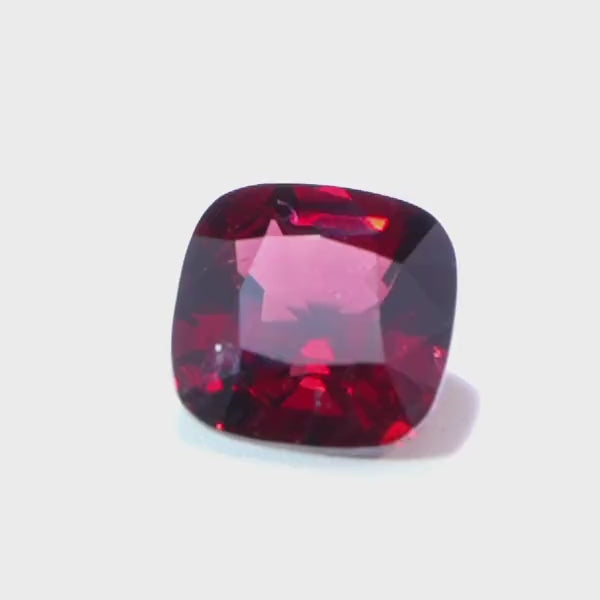 360° Video Spinell 2,42ct, vivid red, Burma, GIA