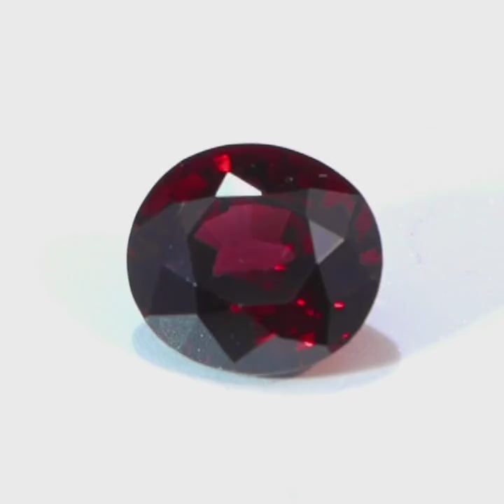 360° Video Spinell Burma 1.59ct, vivid red, Lotus Gold, highend