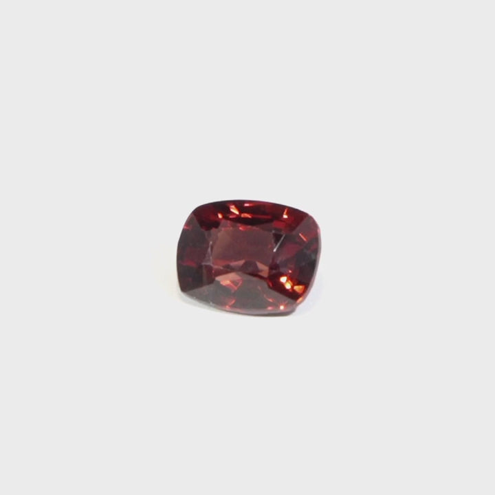 Spinell 1.54ct, Burma, Lotus Gold, Intense Orangish Red, High-end
