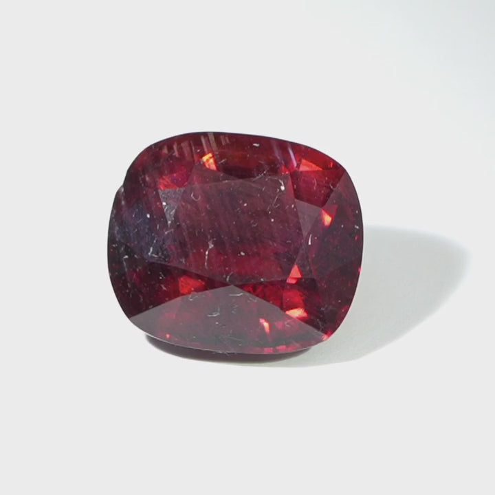 360° Video Spinell 4.10ct, vivid red, Tansania Mahenge