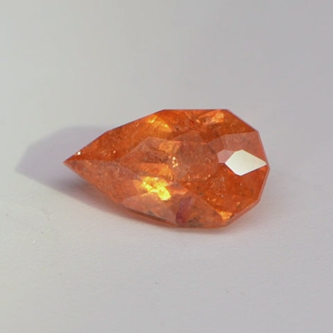 Fanta Orange Spessartit mit toller Präsenz