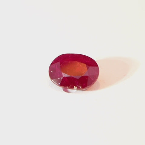 Rubin, 0.68ct, pigeon blood, heated