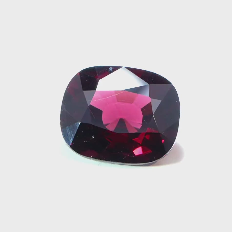Spinell highend, Vietnam, 6.34ct, Purplish Red