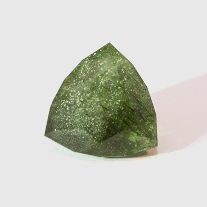 Peridot mit Ludwigit, 9.81ct, Asscher Cut, fantastic inclusions, collector gem