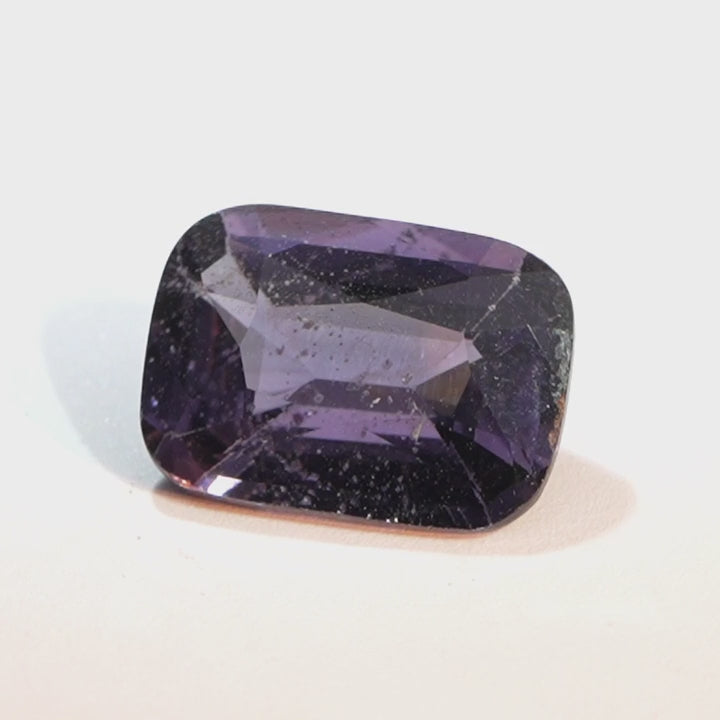 Spinell Violett, violet, unbehandelt, ICA, character stone