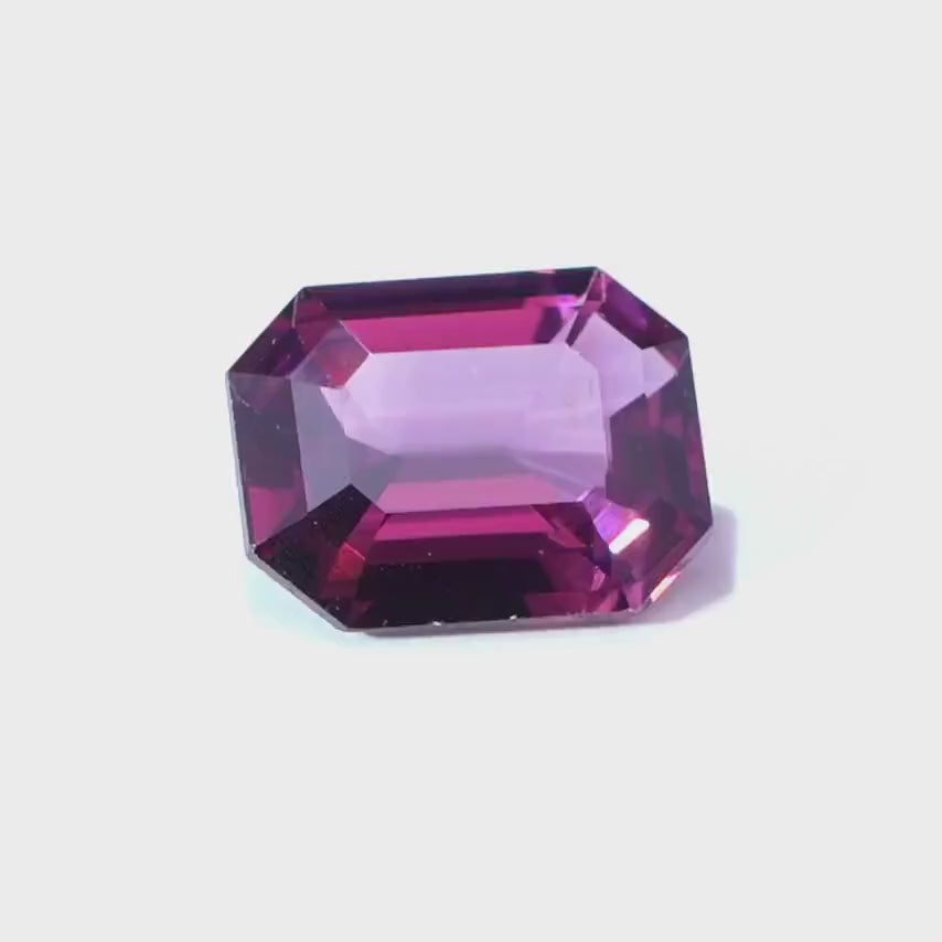 Spinell 3.81ct, Intense Pink, Burma, Highend, Investment gem